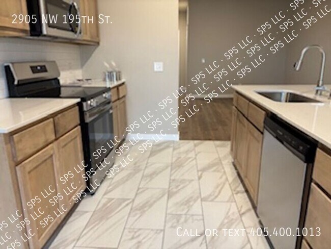 Foto del edificio - 2905 NW 195th St