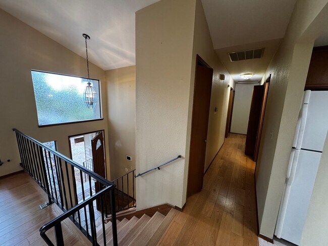 Foto del edificio - Silverdale Split-Level Home with Bonus Are...