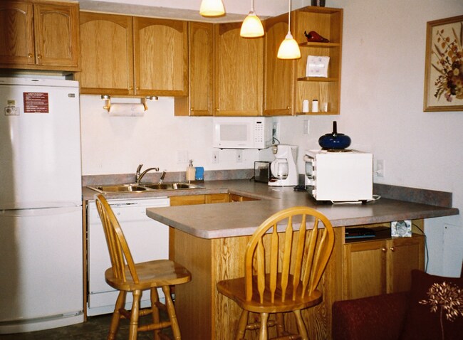 Building Photo - 370 La Bonte St