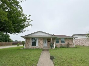 Building Photo - 4202 Windsor Dr