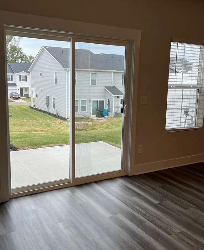 Building Photo - Desirable 3/2.5 Townhome Available Now!