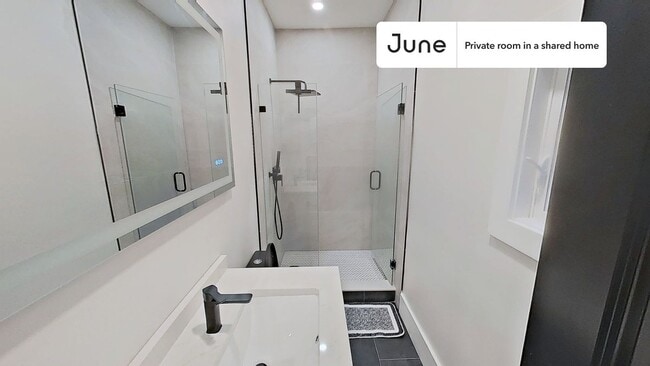 Foto del edificio - Room in Shared 5 bed/2 bath home