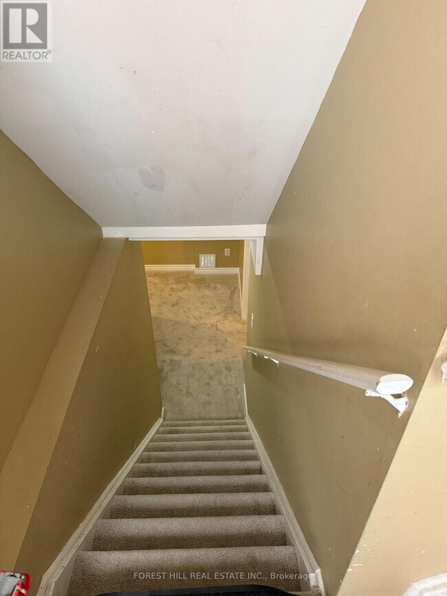 Building Photo - 4 Ridgemore Crescent