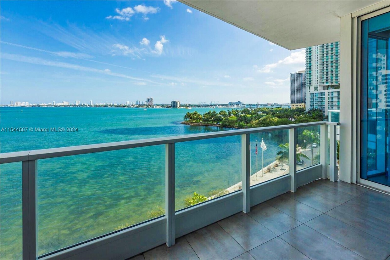 Primary Photo - 2020 N Bayshore Dr