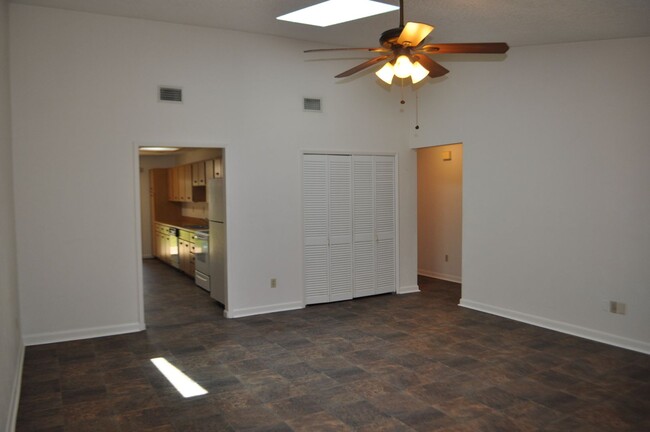 Building Photo - Pine Lakes 3 bedroom duplex side B