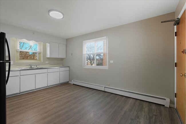 Building Photo - 337 Custer Ave