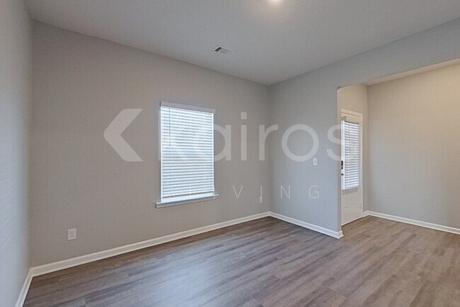 Building Photo - 3470 Bridgewood Dr