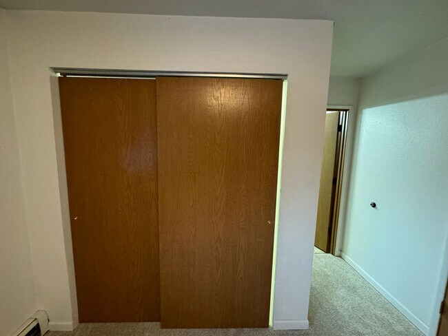 Building Photo - 1 BD, 1 BA Apartment Nestled Back on a Cul-de-Sac