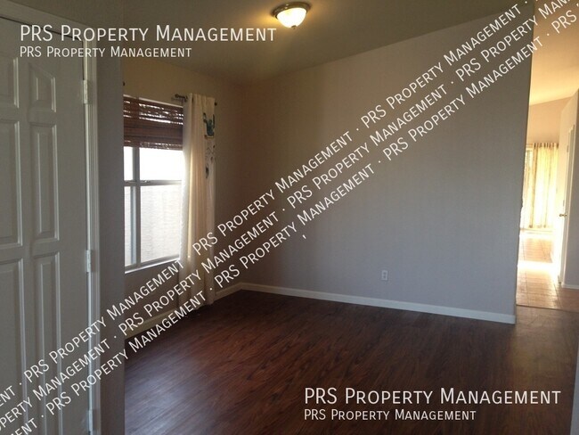 Building Photo - Just Listed