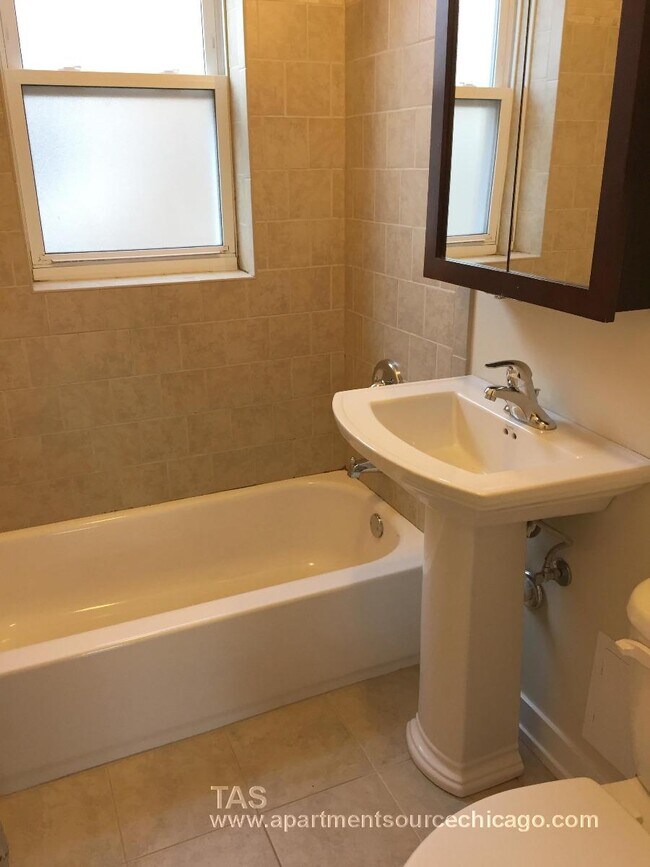 Foto del edificio - 4847 N Wolcott Ave