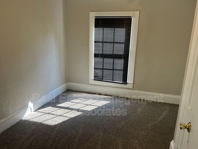 Foto del edificio - 329 E Tinsley St