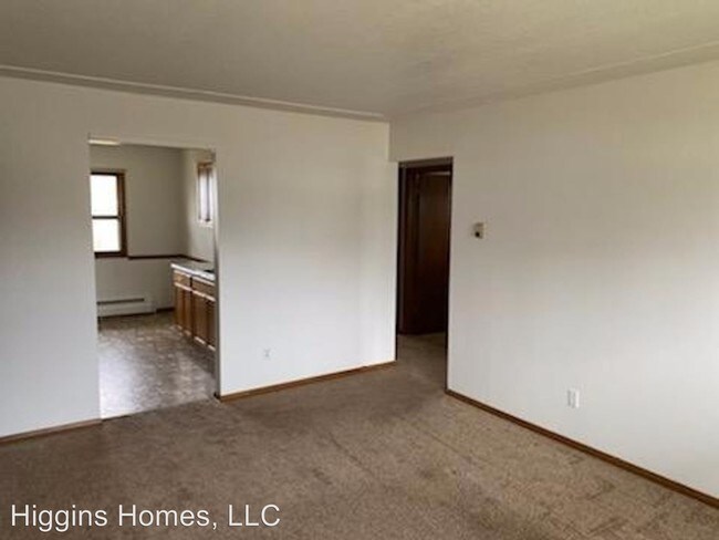 Building Photo - 146-150 Main St