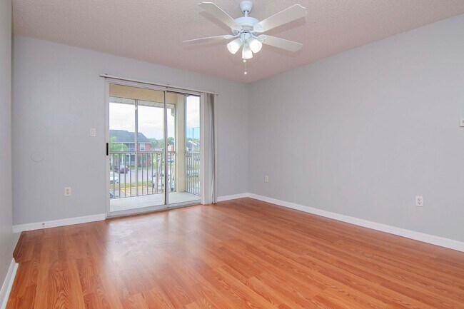 Building Photo - Remodeled 2 Bedroom 2 Bathroom w/ Master Ensuite Walk In Shower