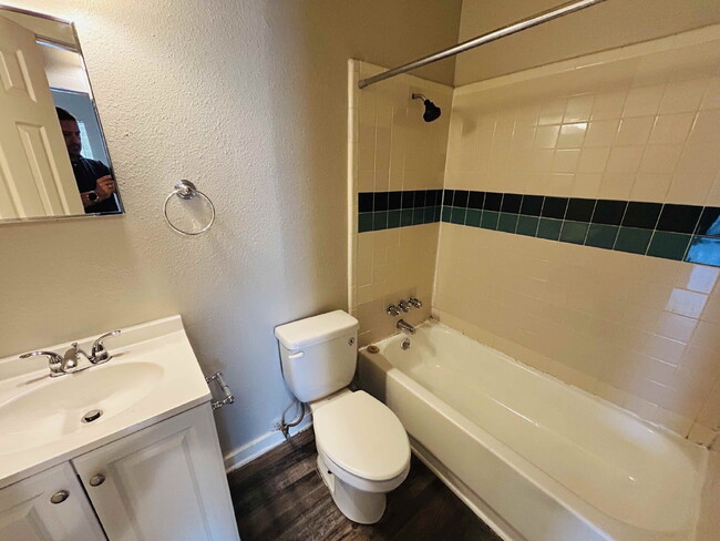 Building Photo - Super Affordable South Side Two Bedroom