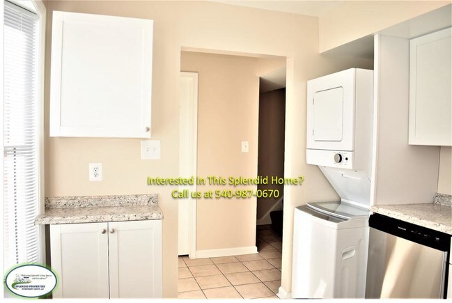 Building Photo - 10674 Meadow Grove Ct