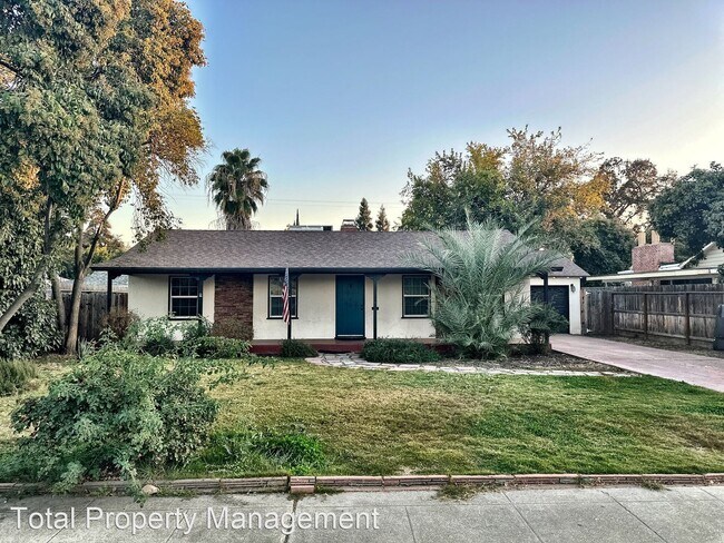 Building Photo - 4 br, 2.5 bath House - 1705 W. Noble Ave.
