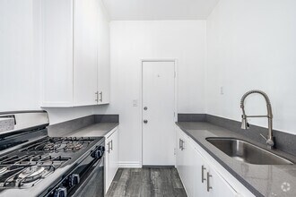 1BR, 1BA - 700SF - Kitchen - 328 Columbia LLC