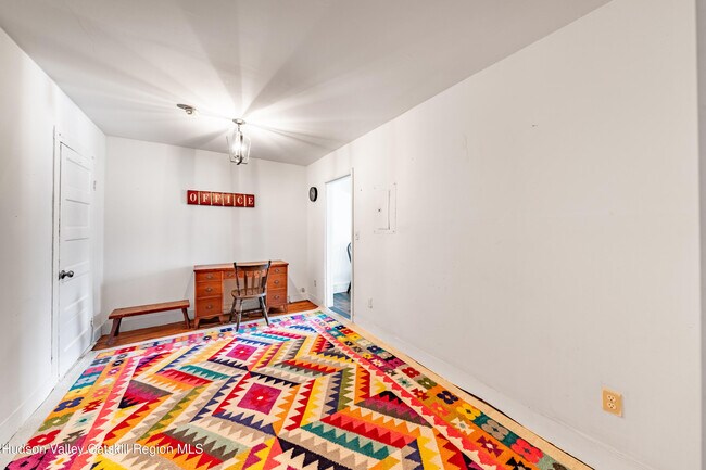 Foto del edificio - 648 Albany Turnpike