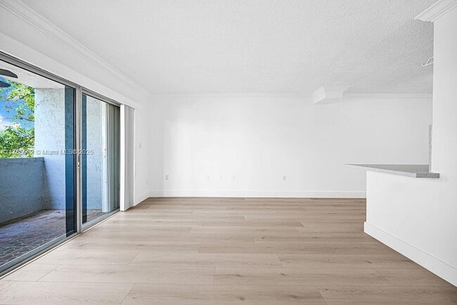 Building Photo - 9375 Fontainebleau Blvd