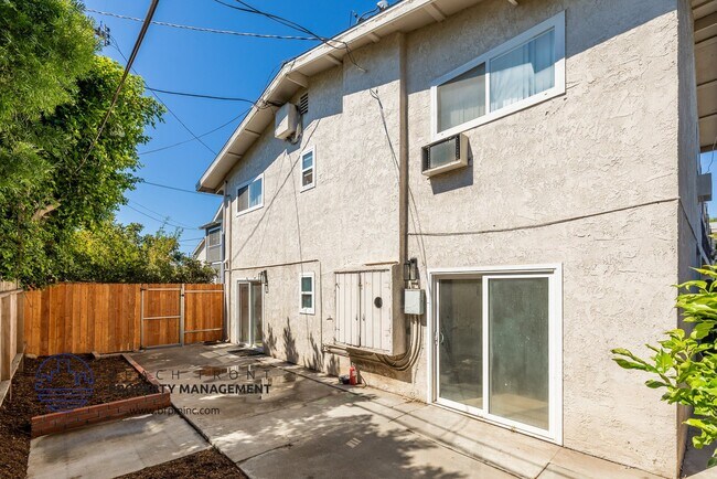 Foto del edificio - 442 Newport Ave.