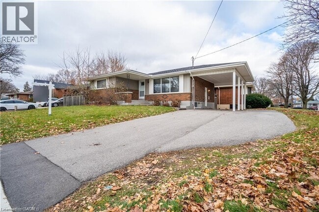 Building Photo - 98 Lynbrook Dr