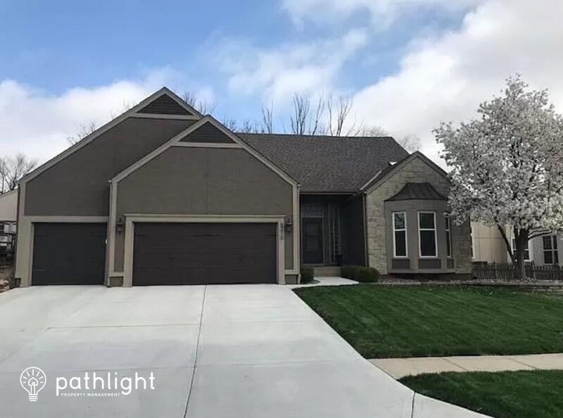 Foto principal - 8210 W 152nd Terrace