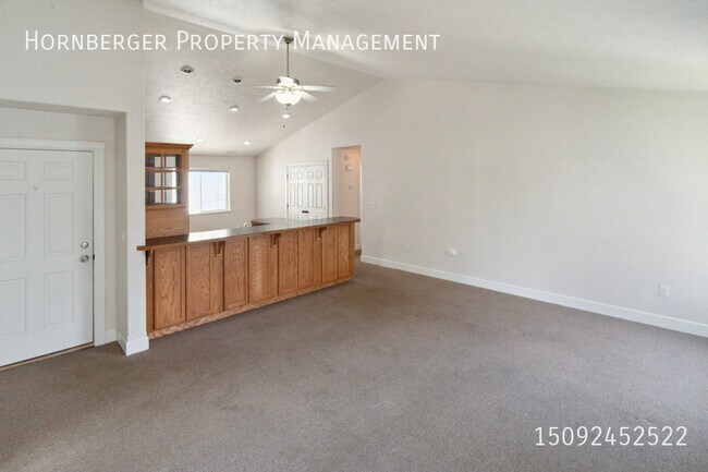 Building Photo - 942 E Nora Ave