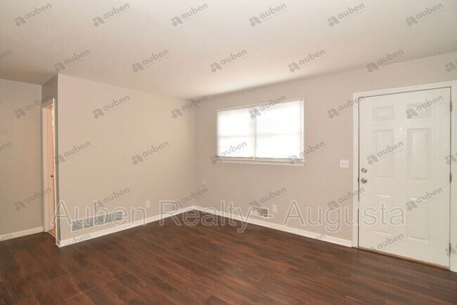 Foto del edificio - 1604 Johns Rd