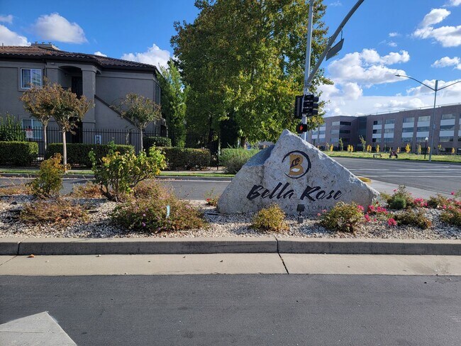 Foto del edificio - Adorable 3 bedroom 2 bath Condo