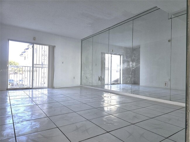Foto del edificio - 1100 SW 104th Ct