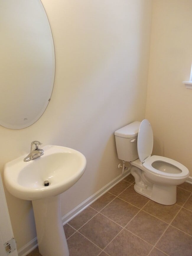 Foto del edificio - 3 Bed End Unit Townhome in Prosperity Church Area