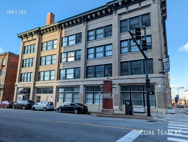 Building Photo - Two bedroom Downtown loft