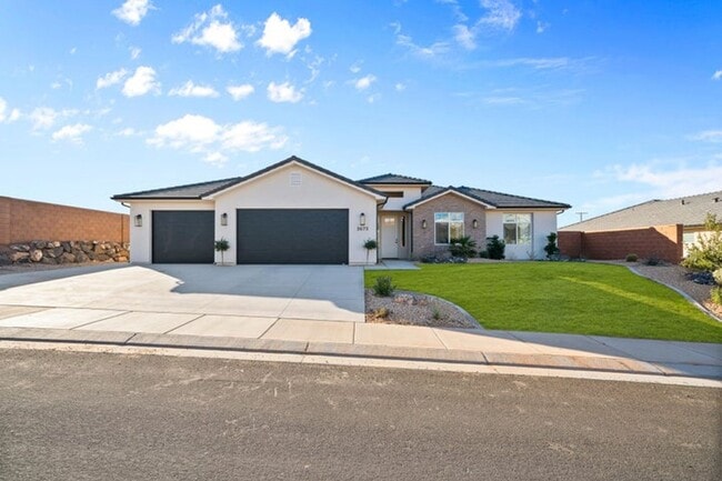 Building Photo - Beautiful Home Near Grandpa's Pond!!