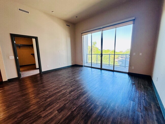 VAN 1105 LIving ROom - Vantage