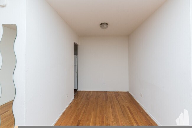 Foto del edificio - 6830 N Sheridan Rd
