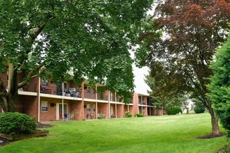 Colonial Point Apartments photo'