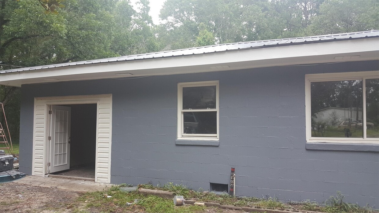 Building Photo - 1207 Hampton Rd