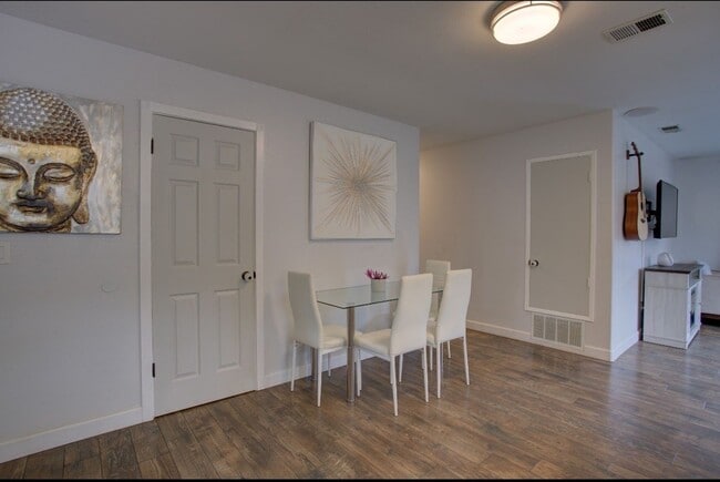 Building Photo - Charming 3 Bedroom 2 Bath House