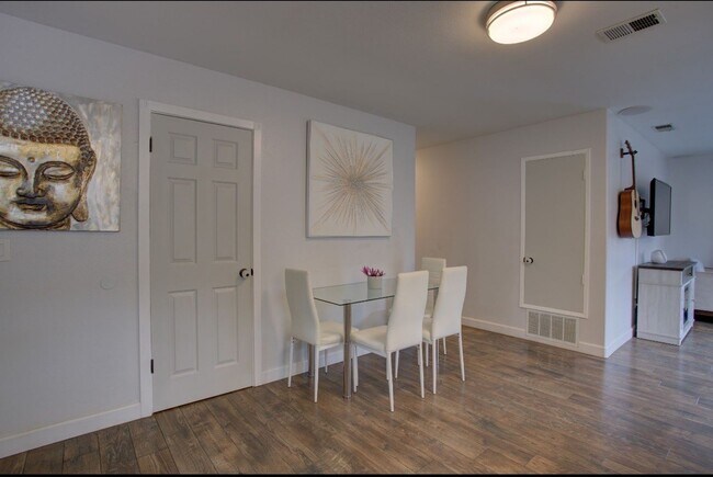 Foto del edificio - Charming 3 Bedroom 2 Bath House