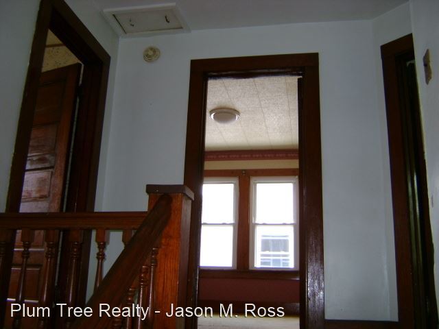 Building Photo - 3 br, 1 bath House - 1127 Summit St
