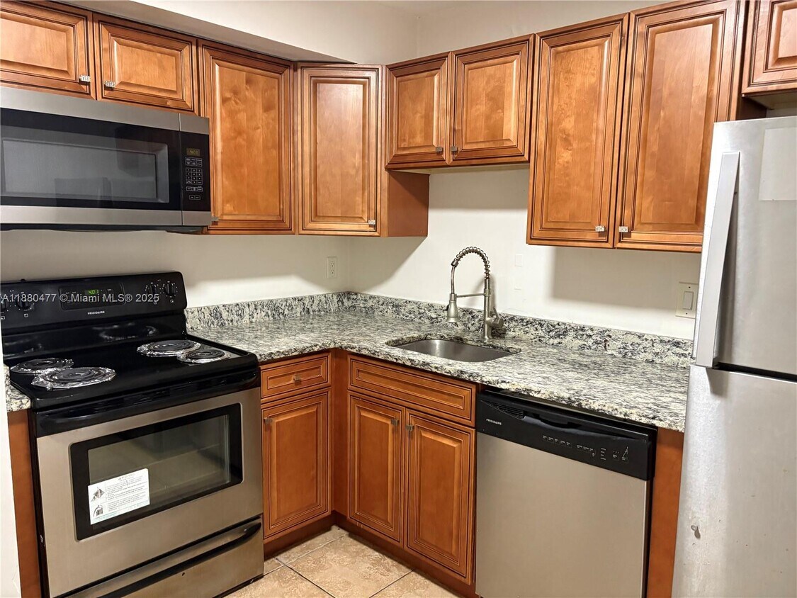 Foto principal - 4164 Inverrary Dr