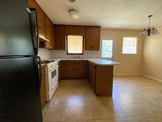 Building Photo - Home for rent in Montgomery!!! AVAILABLE T...
