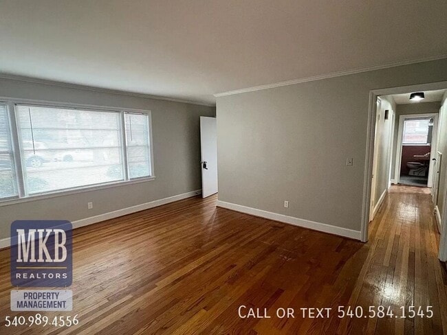 Building Photo - 2314 Wycliffe Ave SW