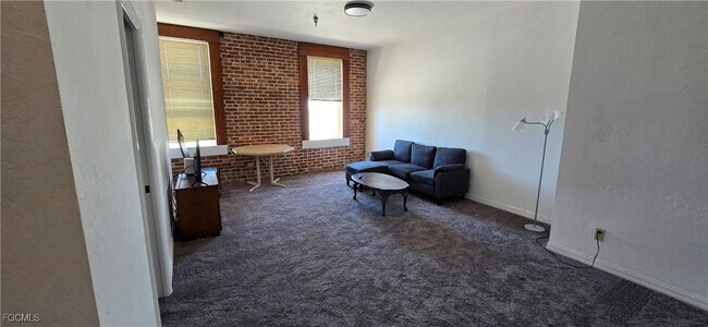 Foto del edificio - 2271 First St