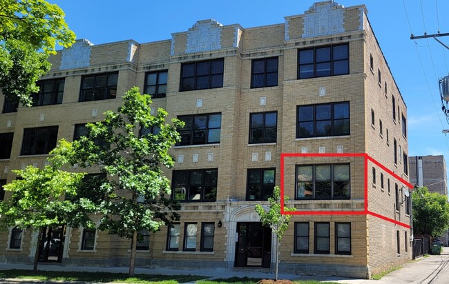 Building Photo - 1549 W Sherwin Ave
