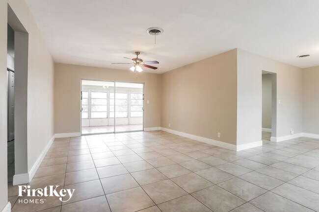 Foto del edificio - 2720 SW 18th St