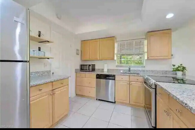 Building Photo - 2635 Poinciana Dr