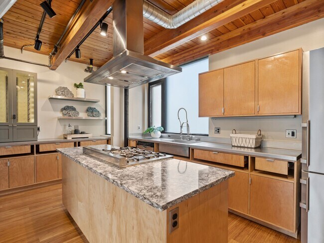Building Photo - 1709 Dexter Ave N