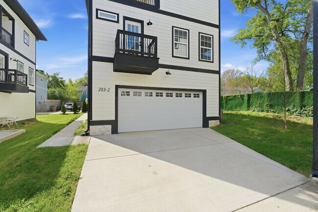 Building Photo - 203 Oceola Ave