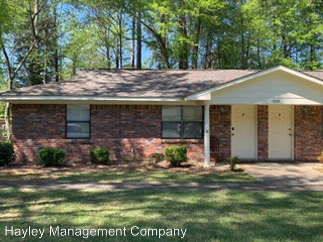 Building Photo - 1328 Hampton Dr